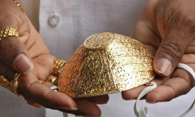 Böyle görgüsüzlük yok! Covid-19’dan korunmak için som altından maske yaptırdı!.