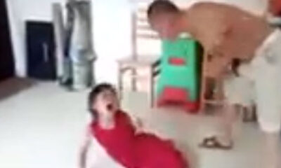 Böyle zulüm yok! Zorla alınıp, Çinli ailelere verilen Uygur Türkü çocuklara işkence.. (video haber)