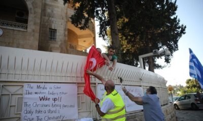 Terörist İsrail Ayasofya’yı hazmedemeyip, Türk bayrağı yaktı!.