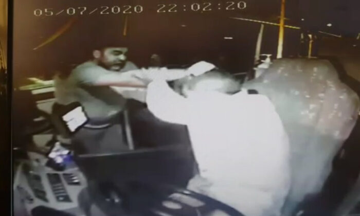 Mersin’de 2 kişi maske uyarısı yapan şoförü darp etti!.