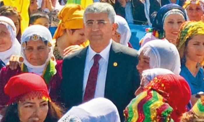 PKK eliyle CHP zulmü! Mersin’de PKK’lı daire başkanı belediye çalışanlarına kan kusturuyor!.