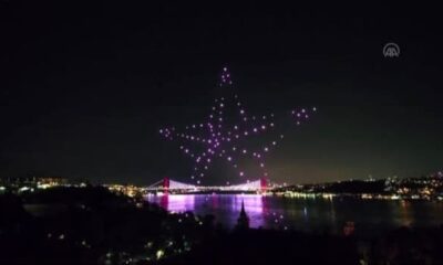 Türkiye’de ilk kez gerçekleşti! 200 İHA ile 15 Temmuz temalı ışık gösterisi görsel şölen sundu!.