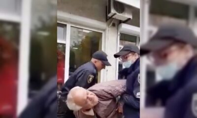 Polis maske takmayan yaşlı adama fenalaşana kadar şiddet uyguladı!. (Tıkla İzle)