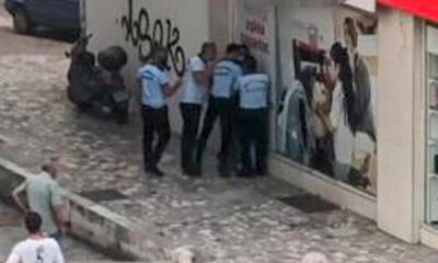 Zabıta şiddeti! Seyyar satıcıyı böyle dövdüler!.