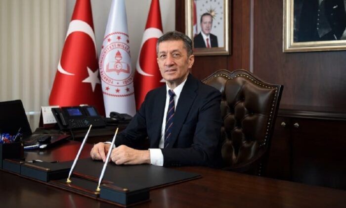 MEB’den ilkokul öğrencilerine iki yeni kitap seti..