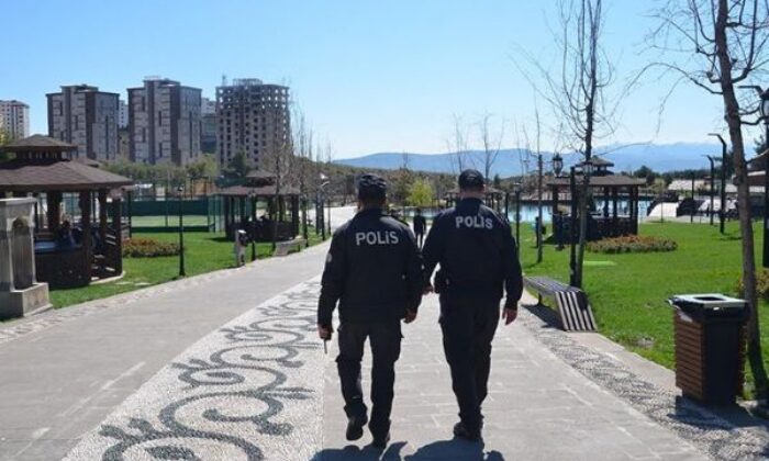 4 ilde 65 yaş üstüne Covid-19 kısıtlaması..