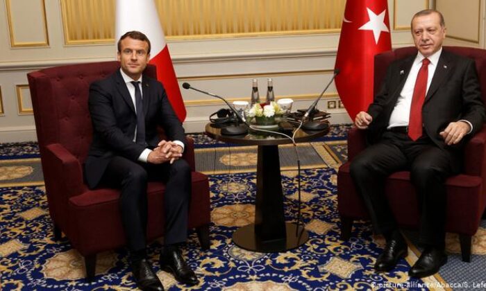 Ezik Macron çapına bakmadan Türkiye’yi tehdit etti!. “Türkler güçten anlar..”