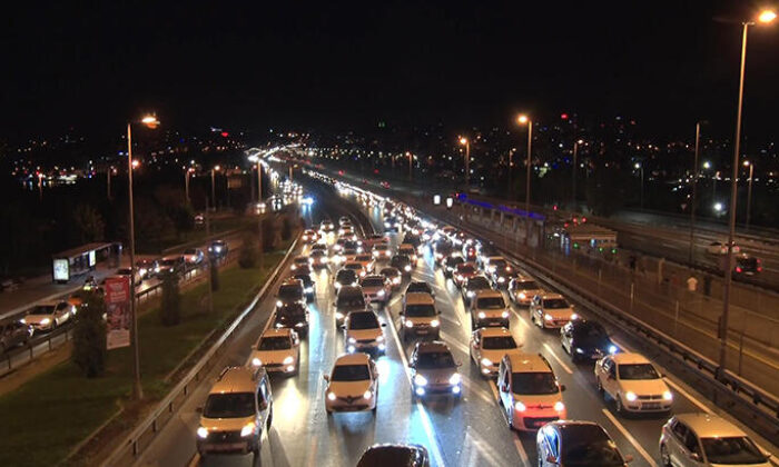Edirnekapı’da ki üst geçit çalışması trafiği kilitledi!.