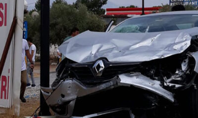 Bodrum’da feci kaza! Araç restorana daldı!. (video haber)