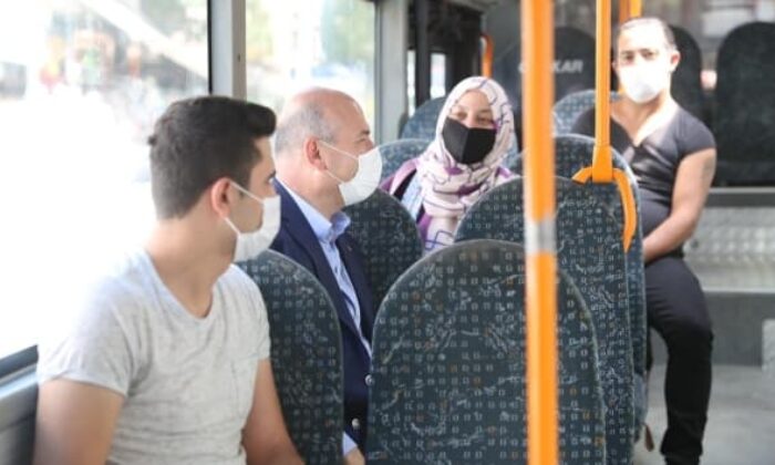 Onu hiç böyle görmediniz! Süleyman Soylu, bakanlığa otobüsle gitti!.
