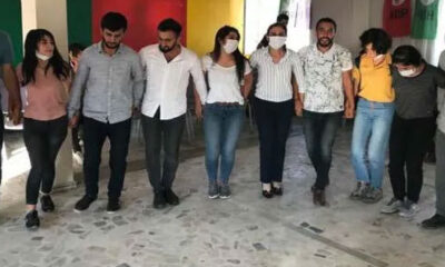 Önlem alınmıyor diye ortalığı yıkan HDP’li vekiller, sosyal mesafeyi hiçe sayıp halay çekti!.