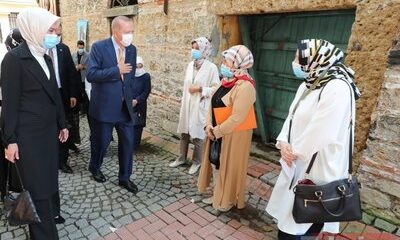 Cumhurbaşkanı Erdoğan’dan 28 Şubat temalı “Böyle Daha Güzelsin” sergisine sürpriz ziyaret.. (video haber)