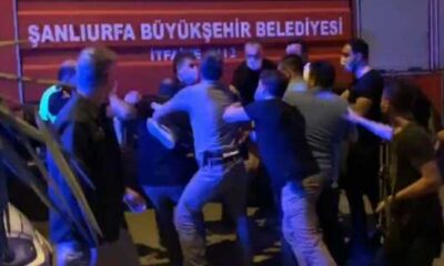 Şanlıurfa’da Türk bayrağını indiren şahsı polis linçten zor kurtardı!.