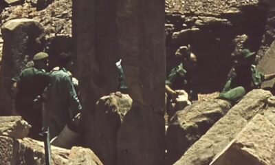 İşgalci terörist tarihi eserleri böyle çalmış! İsrail’li bakanın hırsızlık yaparken çekilmiş fotoğrafları ortaya çıktı!.
