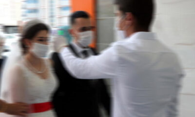 Karantinada olması gerekirken düğüne katılan kendini bilmez vatandaş için 1 yıl hapis cezası istendi!.