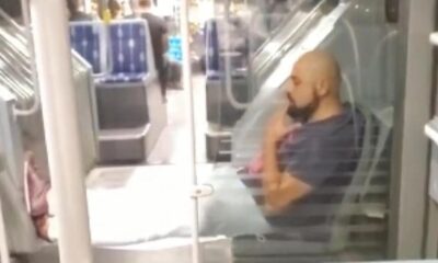 Metrobüste pes dedirten görüntü! Hem maske takmadı hem de sigara içti!.