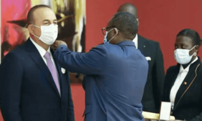 Gine Bissau’da Bakan Çavuşoğlu’na Devlet Nişanı verildi!.