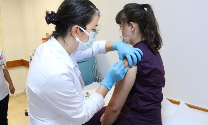 Türkiye’de ilk coronavirüs aşısı yapıldı!.
