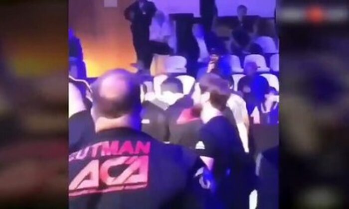 Moskova’da birden “Erdoğan” şarkısı çalmaya başlayınca, ruslar neye uğradığını şaşırdı!. (video haber)