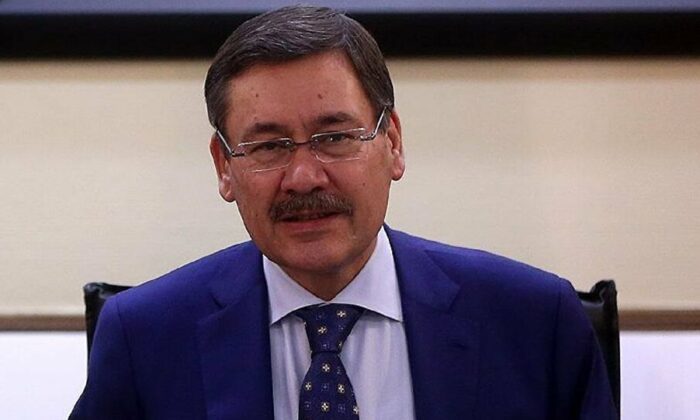 Gökçek, CHP’li Özgür Özel’e çok sert çıktı!. “Hadi ona da pislik atsana!!”