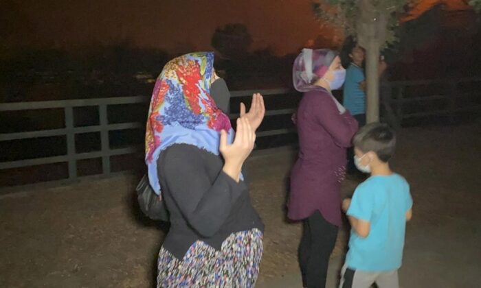 Hatay’da yangın nedeniyle evlerini terk edenler duaya başladı!.