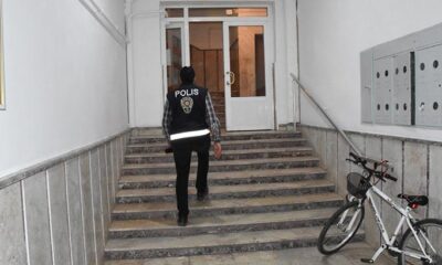 Acı gerçek, komşuların evden gelen kokuyu fark edip ihbar etmesiyle anlaşıldı!.