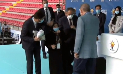 Başkan Erdoğan ile Safiye teyzenin muhabbeti gülümsetti! “Senin damadının adı neydi?.” (video haber)