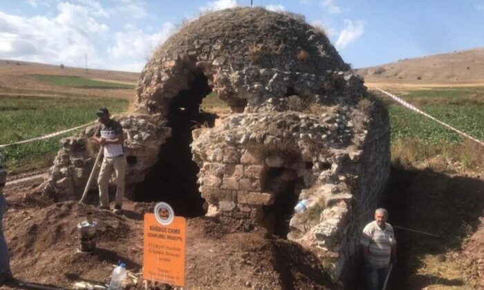 Oğuz Türklerinin adını taşıyan ecdat yadigarı asırlık cami restore edilecek!.