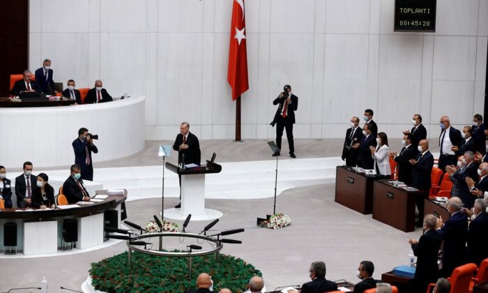 Kılıçdaroğlu’nu ayakta alkışlayan CHP’lilerden Cumhurbaşkanına saygısızlık..