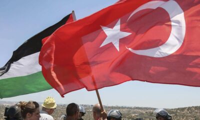 Filistinliler, Fransa’ya tepki olarak Türk bayrağı taşıdılar!.