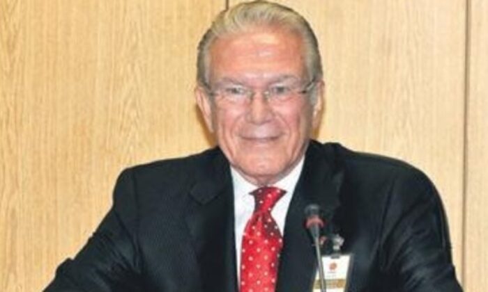 Koronavirüs aşısı üzerinden Türkiye’yi karalayıp Avrupa’ya methiyeler sıraladı!.