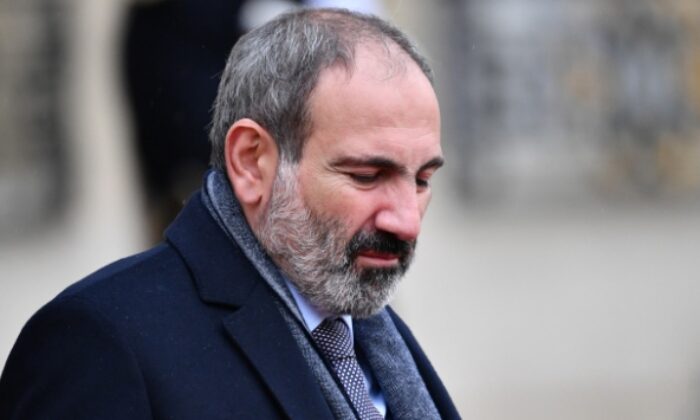Ermenistan’da 17 muhalif parti Paşinyan’ın istifasını istedi!.