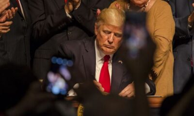 Trump’tan Çin Ordusunu destekleyen şirketlere yatırım yapılmasını yasaklayan kararname..