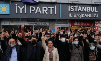 İYİ Partililer, İstanbul İl Başkanı Kavuncu’nun istifa etmesi için protesto düzenledi!.