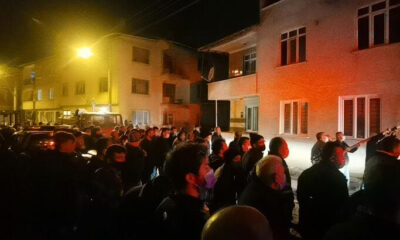 Covid tedbirlerini hiçe sayıp, film izler gibi yangını izlediler!.