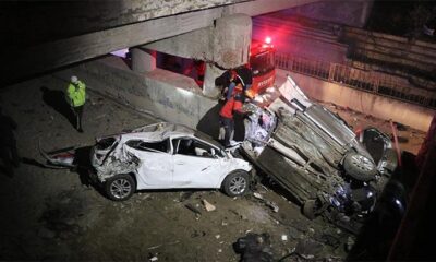 2 otomobil köprüden aşağı uçtu!.