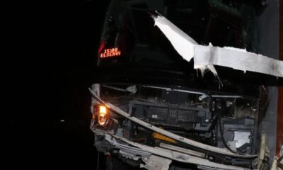 Adana-Ankara otoyolunda feci kaza! TIR ile yolcu otobüsü çarpıştı!.