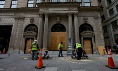 ABD’de seçim sonrası yağma ve talan tehlikesine karşı mağazalar hazırlıklarını tamamladı!.