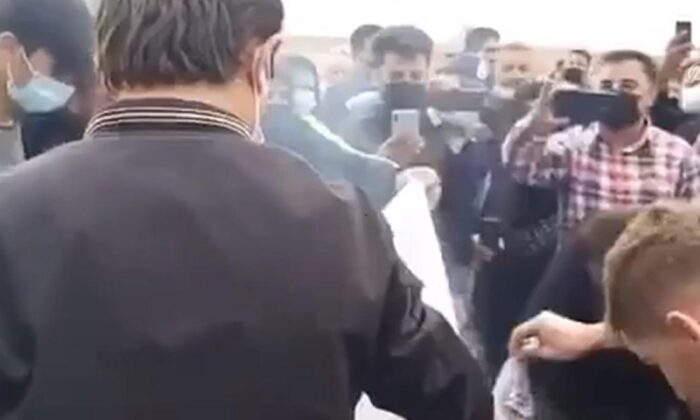 ABD’nin verdiği yardımları yaktılar!.