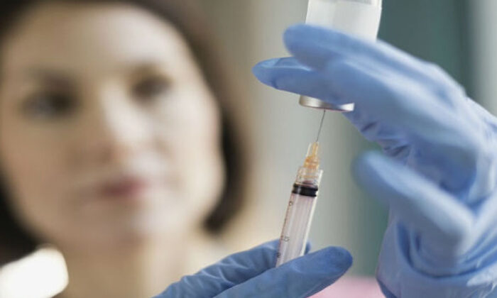 Çin’den gelen koronavirüs aşıları gönüllü vatandaşlarda denenmeye başlandı!.