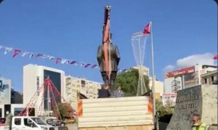 İzmir’de Bornova Belediyesi, enkazın üzerine heykel dikti!.