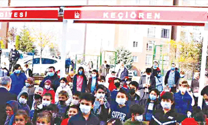 Bildiğiniz din düşmanı CHP işte!. Koronavirüs partisi yapan züppeleri unuttular, Camii’lere giden çocukları hedef aldılar!.