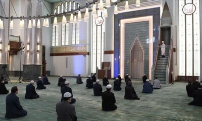 65 yaş üzeri ve 20 yaş altı için yeni düzenleme!. Her hafta Cuma Namazı saatinde yasaktan muaf tutulacaklar!.