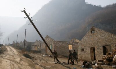 Ermeniler, Kelbecer’den ayrılırken elektrik direklerini söktü!.
