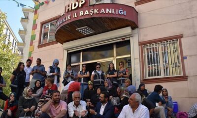 Böyle şerefsizlik görülmedi!. Evlat nöbeti tutan yüreği yanık ailelerin yüzüne tükürdü!.