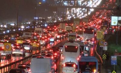 İstanbul’da sağanak yağış trafiği felç etti!.