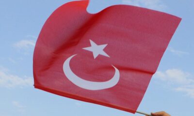 ”Macron’a en güçlü cevabı Türkiye verdi” diyerek başkentlerine Türk bayrağı astılar!.