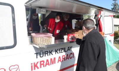 Türk Kızılay, İzmir’de depremzedelerin ihtiyaçlarını karşılamayı sürdürüyor!.