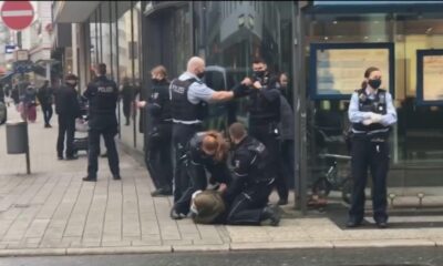 Almanya’da başörtülü kadına polis şiddeti..