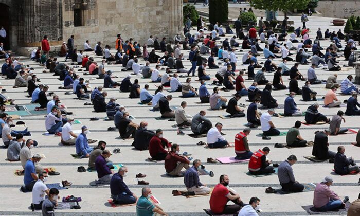 1 Ocak günü Cuma namazı serbest olacak mı?.